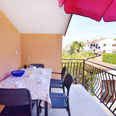 Comfortable Flat With Terrace In