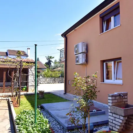 Comfortable Flat With Terrace In شقة