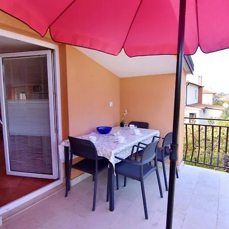 Comfortable Flat With Terrace In أوماغ