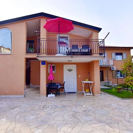 Comfortable Flat With Terrace In شقة أوماغ